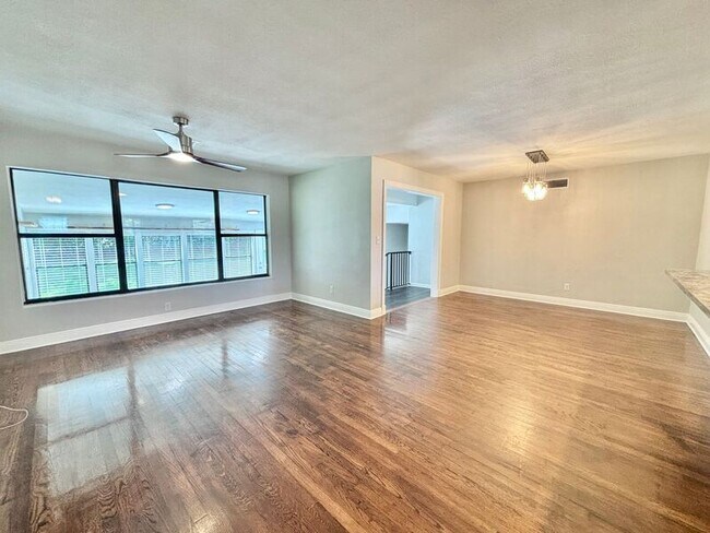 Building Photo - 3331 Bayou Blvd