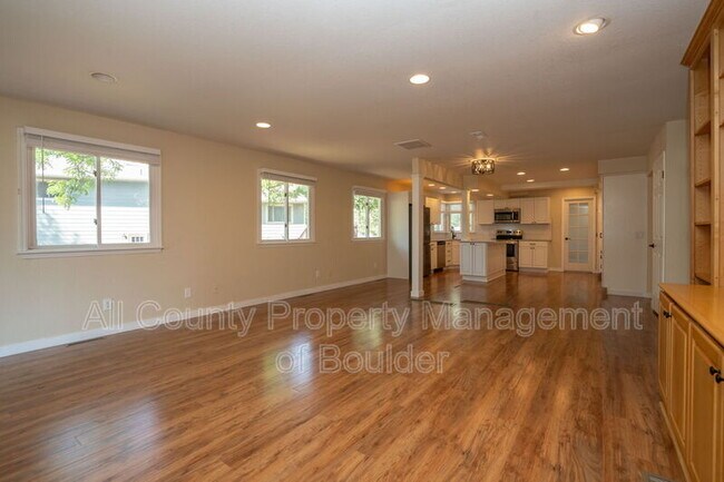 Building Photo - 3611 Kenyon Ln