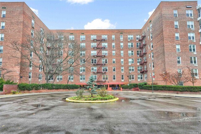 Building Photo - 66-01 Burns St