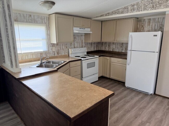 Foto del edificio - 1366 Maple Ln