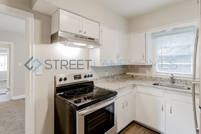 Building Photo - HOLIDAY SPECIAL! SIGN A LEASE BY NOVEMBER ...