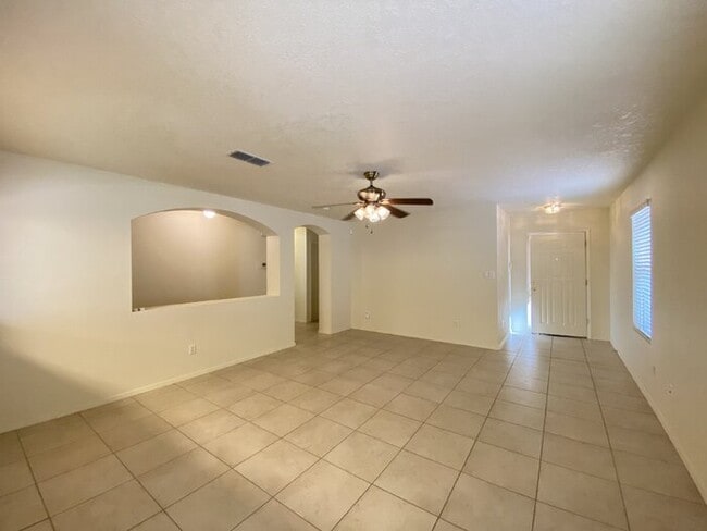 Foto del edificio - 3 Bed Room - No Carpet - Landscaped