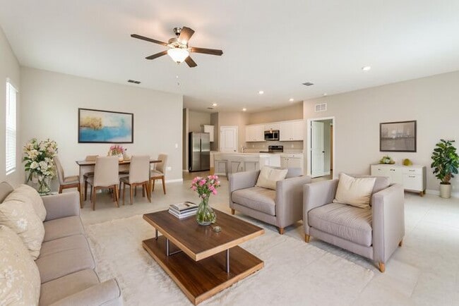 Foto del edificio - 347 Kenilworth Dr