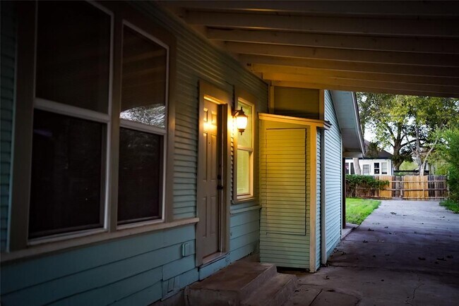 Foto del edificio - 2715 Monterey St