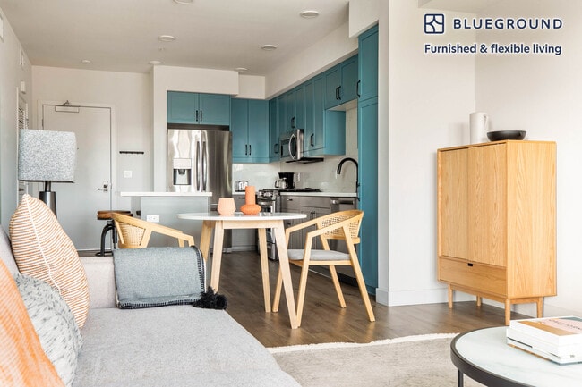 Building Photo - 635 Robinson Ave