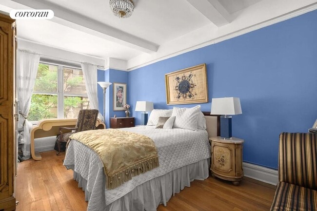 Building Photo - 225 E 79th St