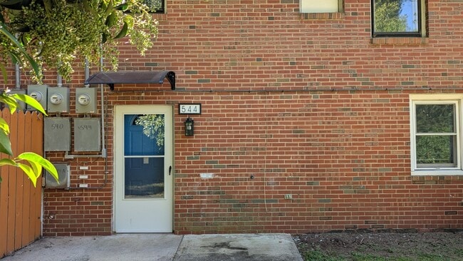 Building Photo - 538 Green St