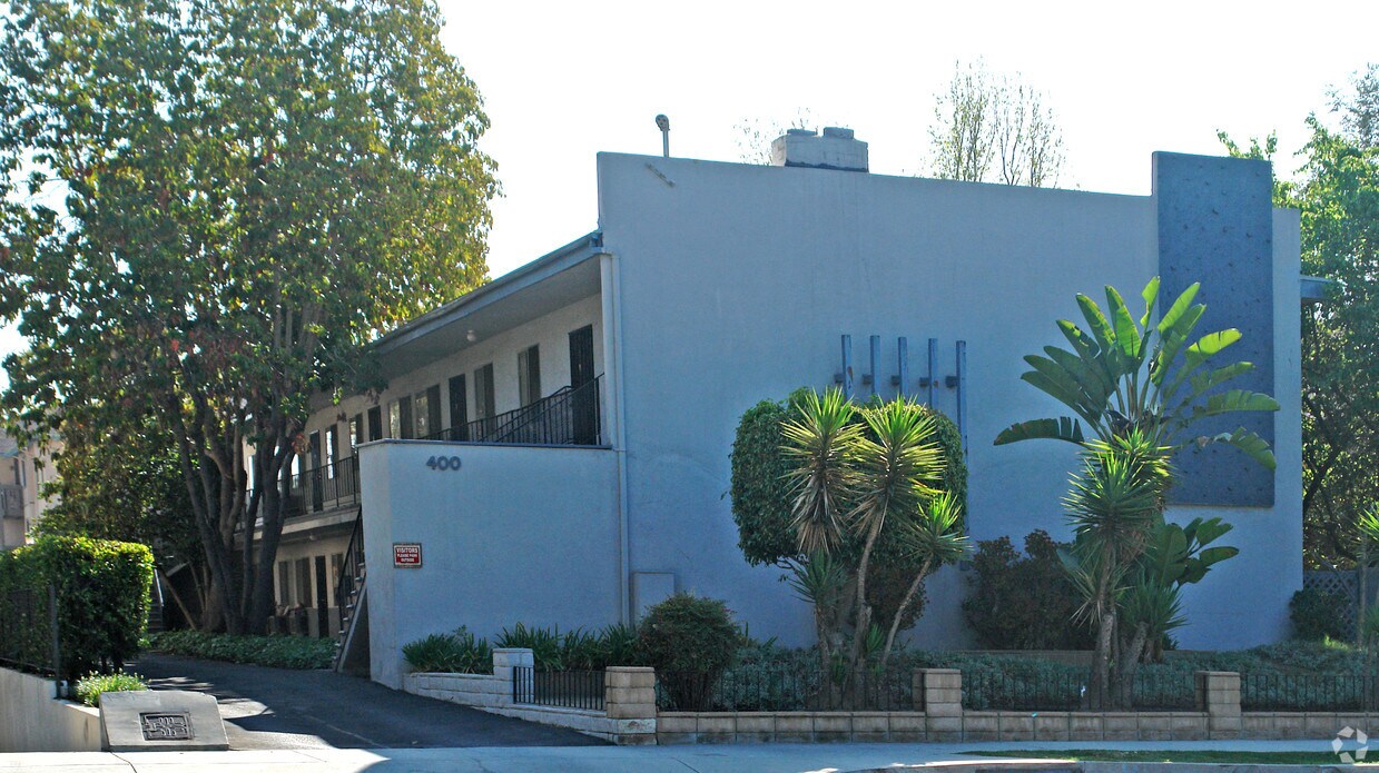 Building Photo - 400 Marengo Ave