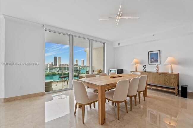 Foto del edificio - 3301 NE 183rd St