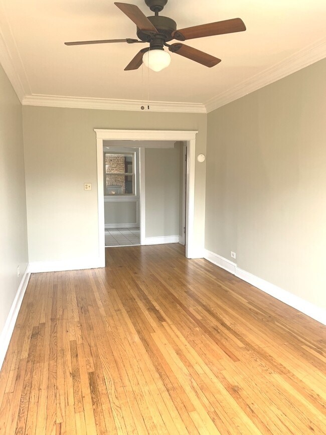 Foto del edificio - 838 W Sunnyside Ave