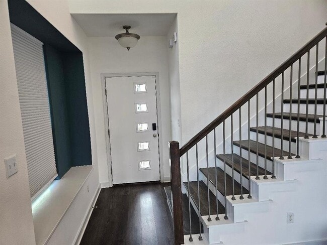 Building Photo - 8012 Izetta Ln