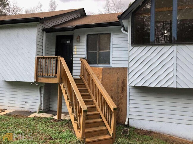 Building Photo - 105 Omega Dr