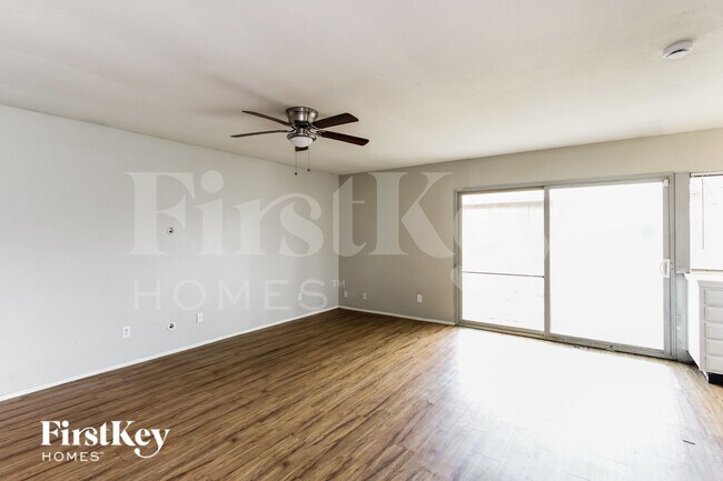 Foto del edificio - 3537 Rockcrest Dr