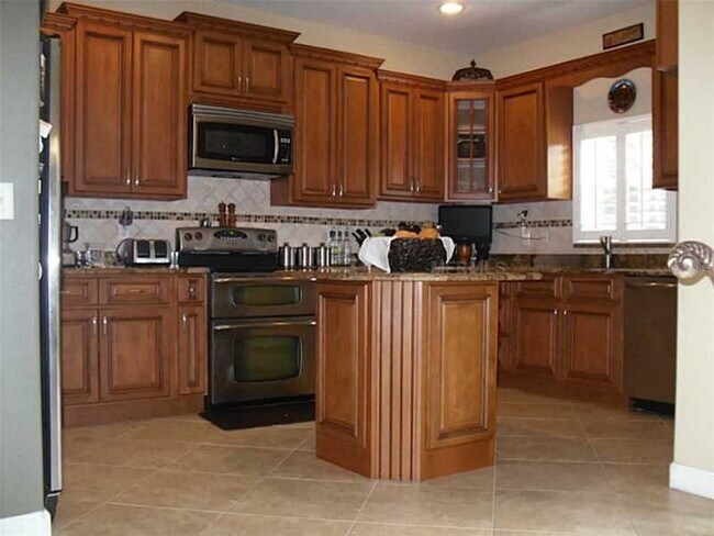 Building Photo - 10714 Shady Preserve Dr
