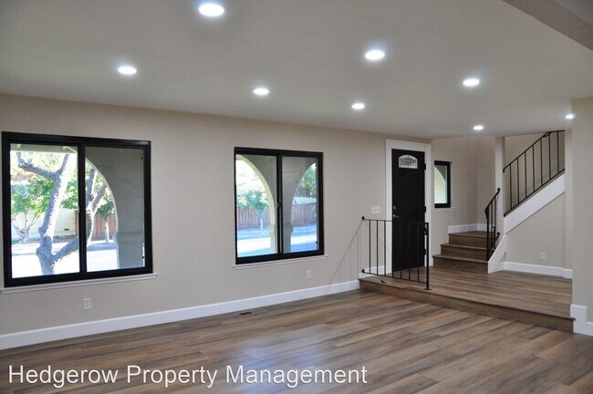 Building Photo - 4 br, 2.5 bath House - 3375 Kensington Circle