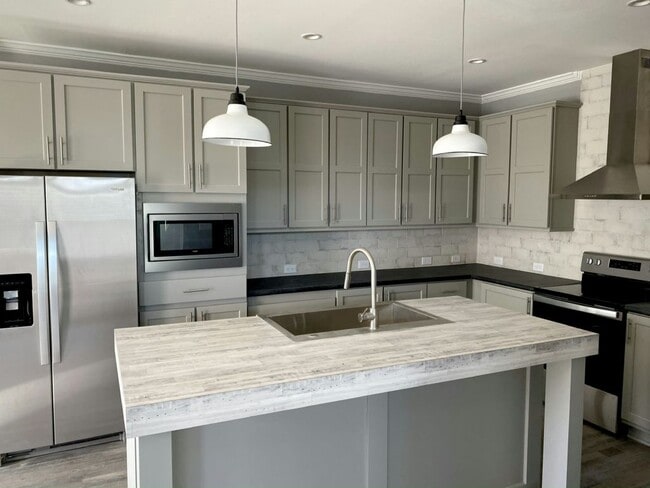 Building Photo - 5892 Mora Pl