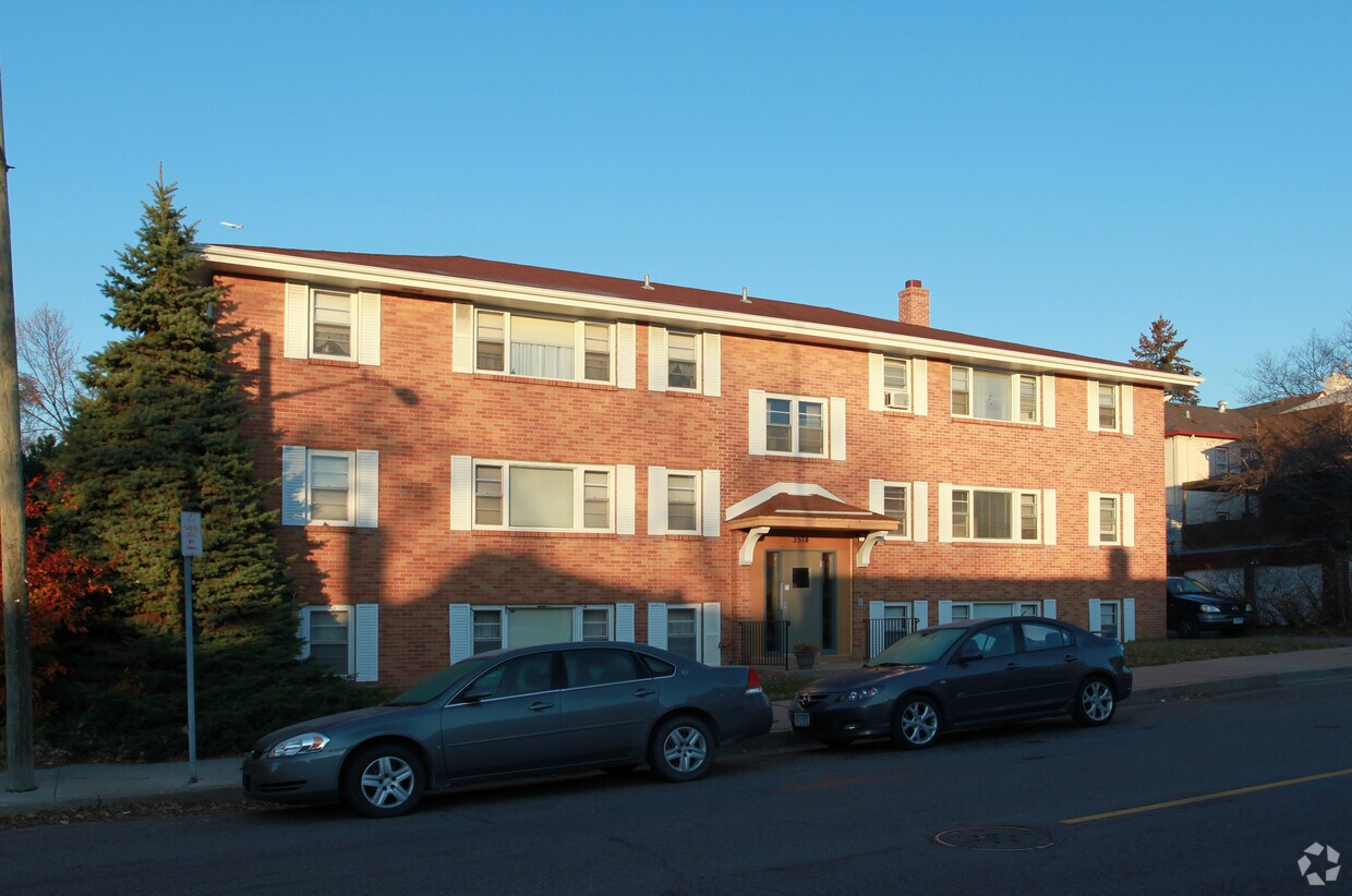 Building Photo - 3514 Hennepin Ave