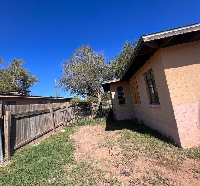 Foto del edificio - 3 br, 1 bath House - 86 Lighthall Pl (722)
