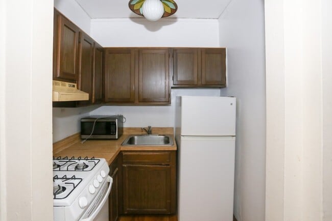 Building Photo - 842 W Wolfram St