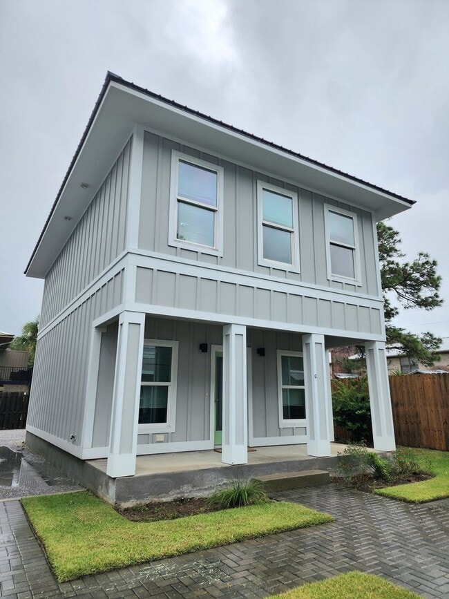 Building Photo - 101 E 22nd Ave