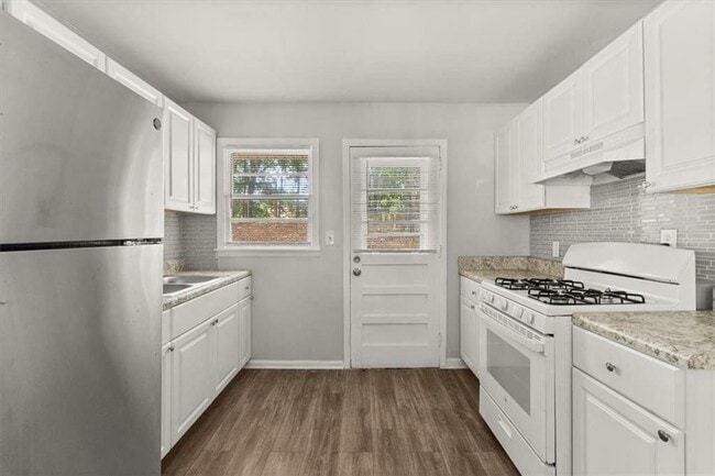 Building Photo - 220 Opal Dr
