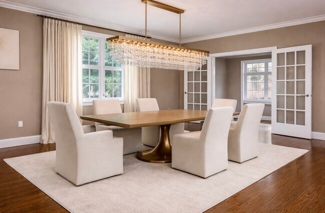 Photo - 423 English Pl House