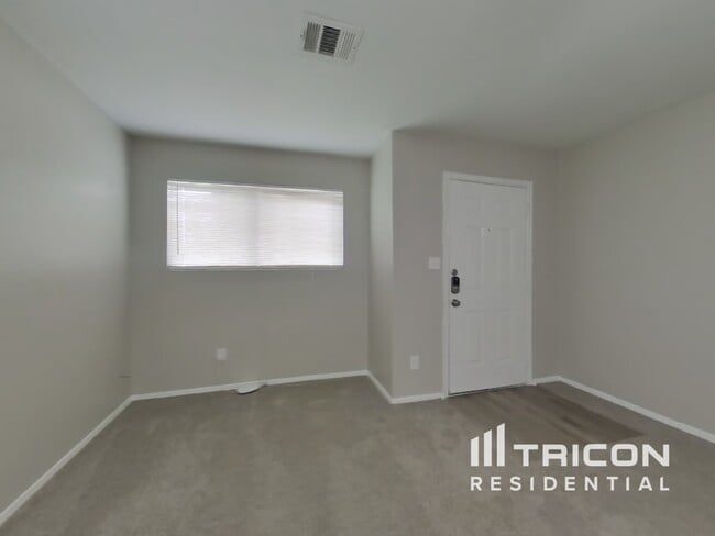 Foto del edificio - 4501 Clover St