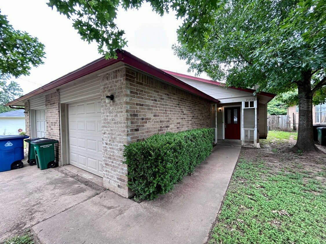 2103 Courtney St Unit B, Austin, TX 78745 Room for Rent in Austin, TX