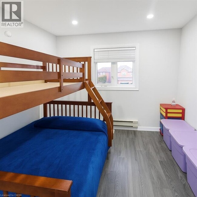 Building Photo - 6798 Bansbridge Crescent