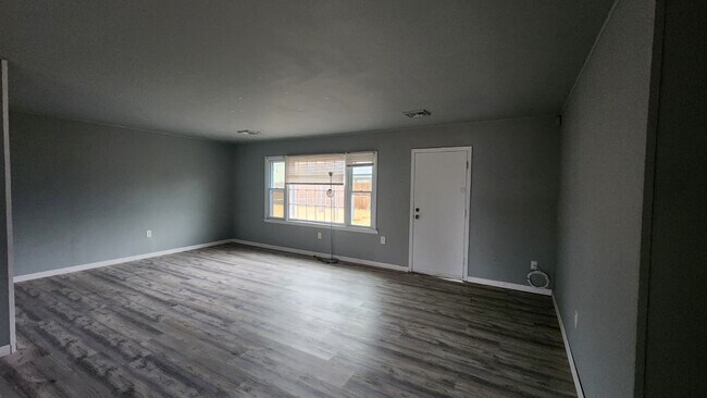 Building Photo - 20 Sussex Dr