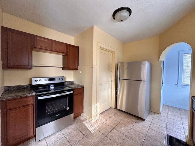 Foto del edificio - The Perfect 2 Bedroom, 1 Bath Southside Rental – Fenced Yard, Garage & More!