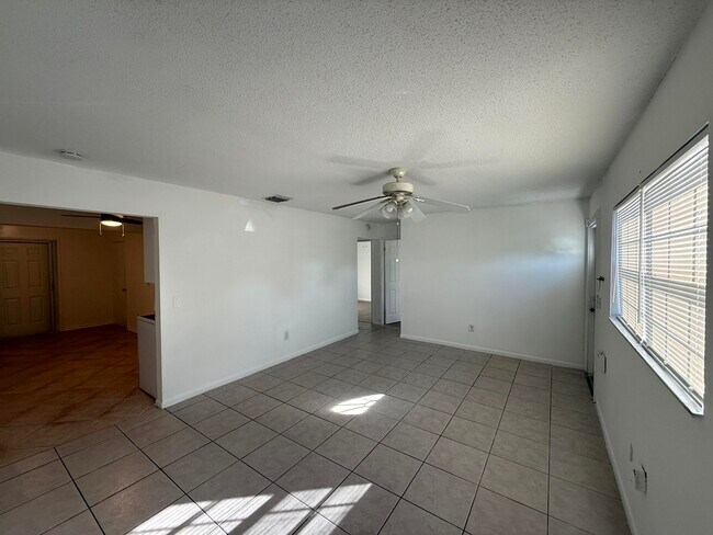 Foto del edificio - 4715 Weymouth St