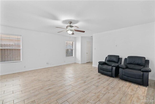 Foto del edificio - 23 Violet Ave