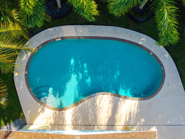 Foto del edificio - 302 NE 36th St