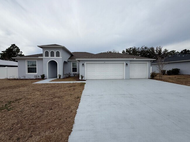 Foto del edificio - Beautiful 4 bedroom 2 bathroom home