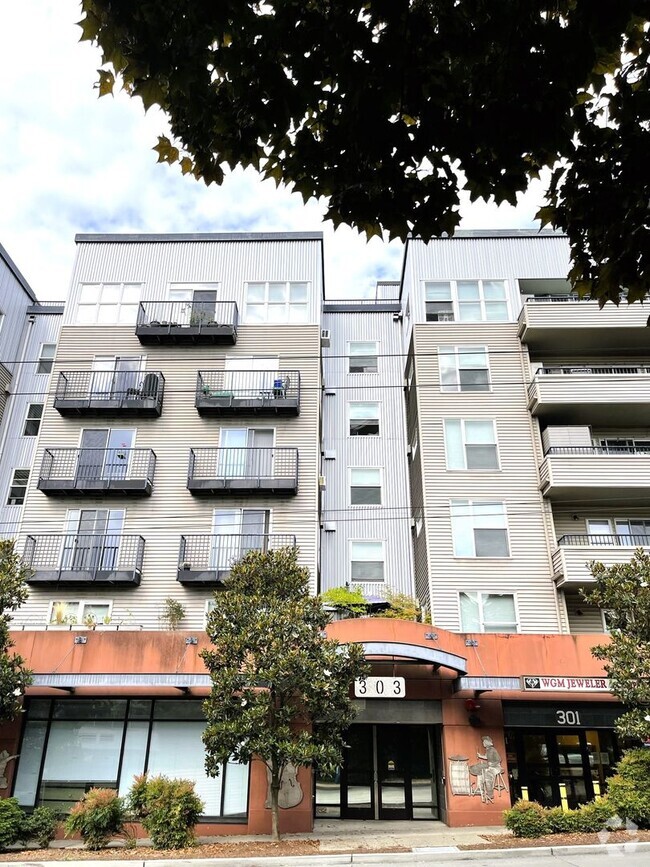 Building Photo - 303 23rd Ave S