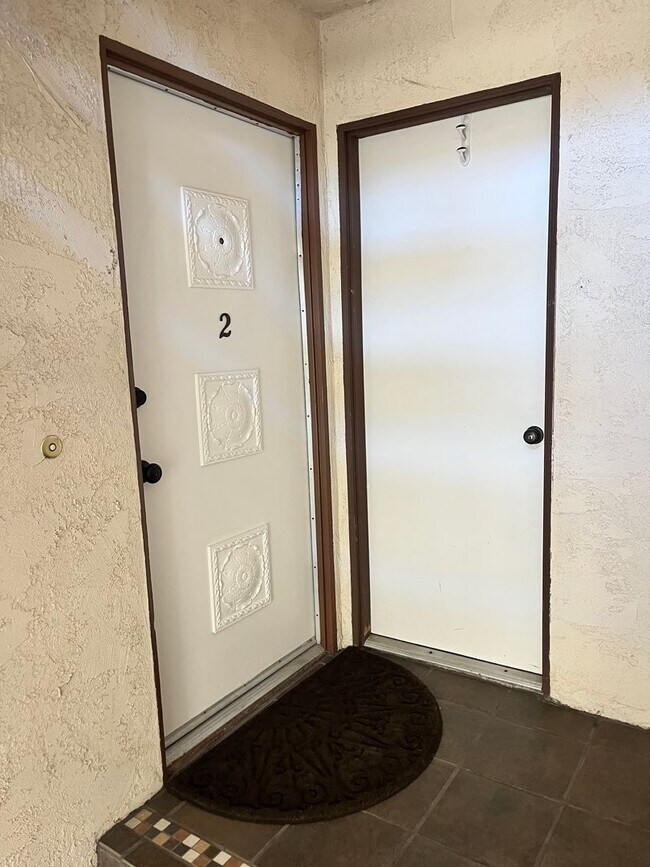 Foto del edificio - Downstairs apartment in Fourplex