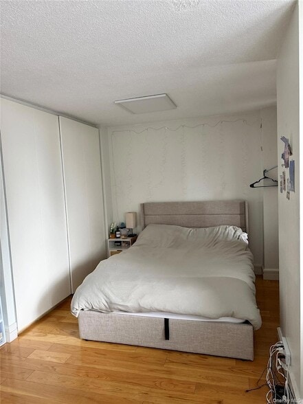 Building Photo - 13835 Elder Avenue Unit 10D