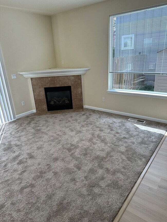 Foto del edificio - 5 bedroom single family house