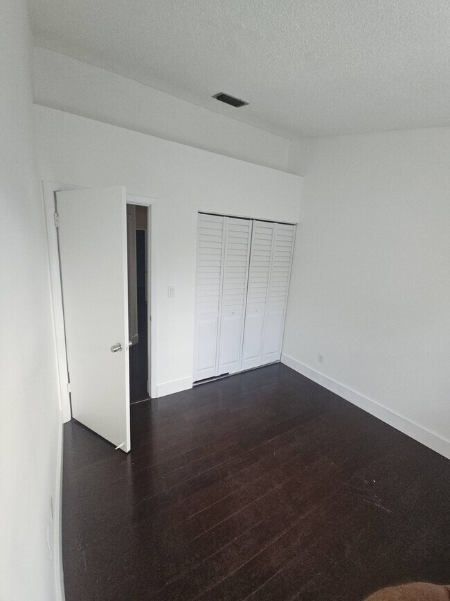 Foto del edificio - 2925 Belmont Ln