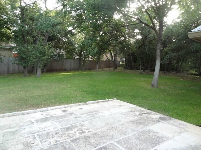 Foto del edificio - 3211 Park Hills Dr