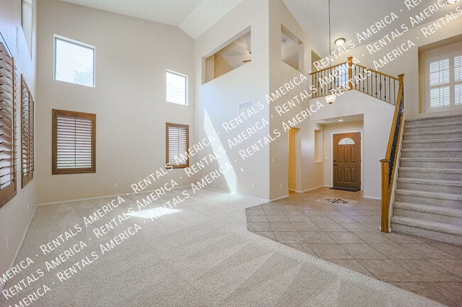 Building Photo - 3854 E Parkview Dr