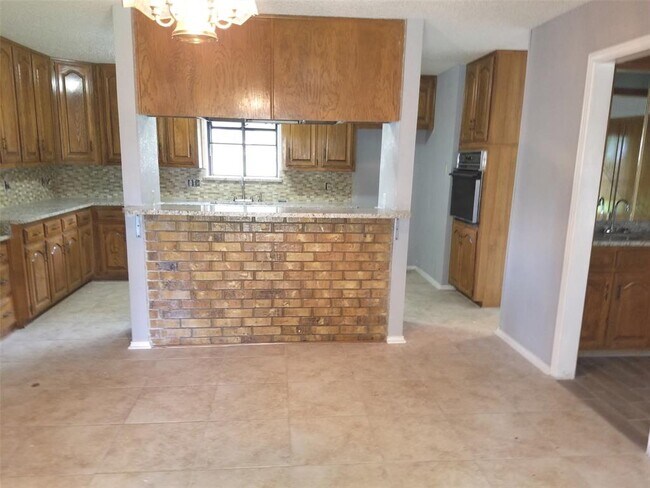 Building Photo - 1112 Post Oak Ln
