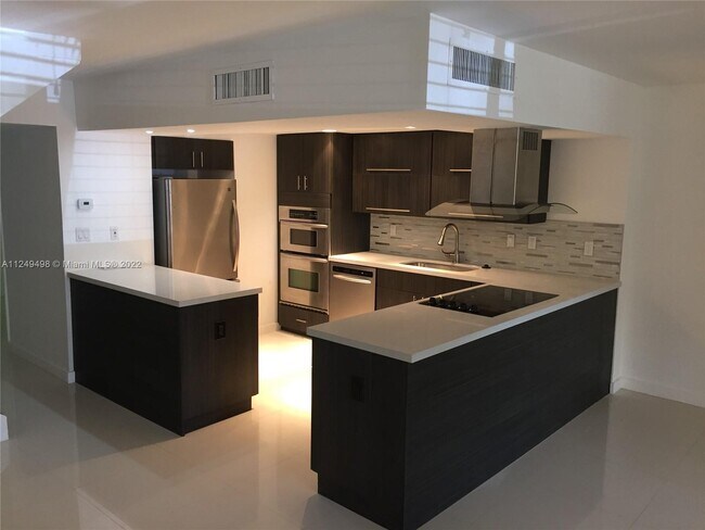 Foto del edificio - 20350 W Country Club Dr