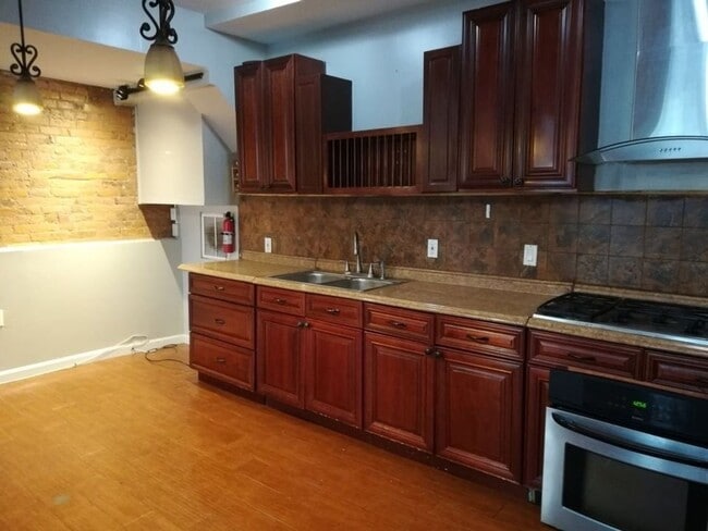 Building Photo - 2 Bedroom Townhome in Albany