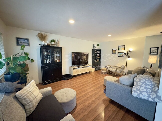 Foto del edificio - 2531 SW Spring Garden St
