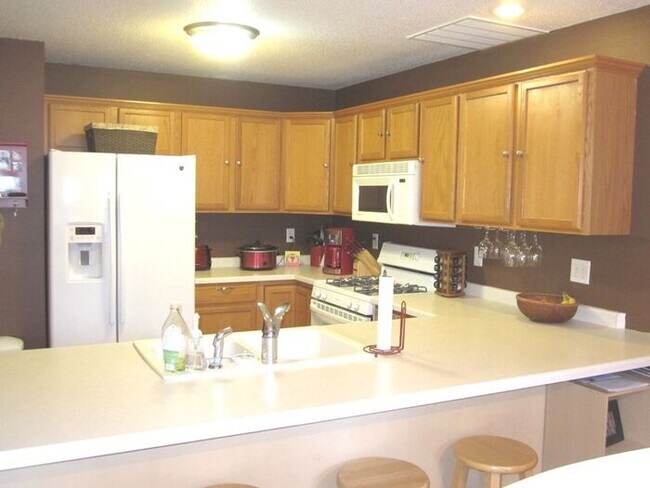 Foto del edificio - $2,295 | 4 Bedroom, 3.5 Bathroom Duplex | ...