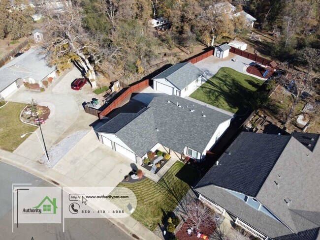 Foto del edificio - 3163 Butterfly Ln.  Beautiful Home with To...