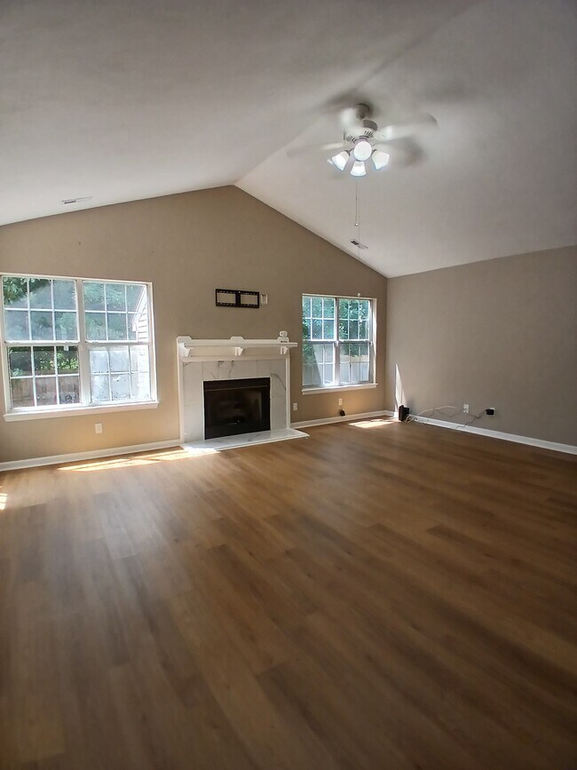 Building Photo - 124 Mallard Dr