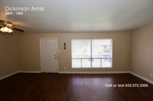 Foto del edificio - 3301 Hughes Ln